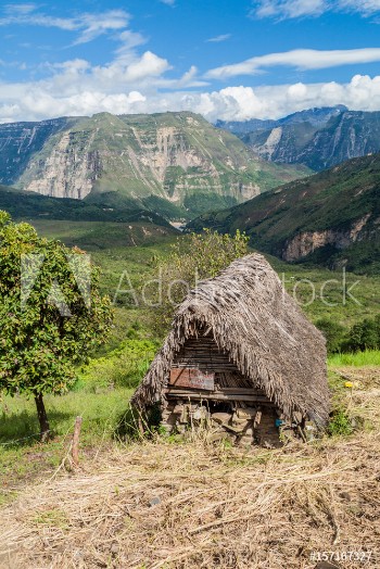 Bild på Small rural hut near Catarata del Gocta waterfall Peru